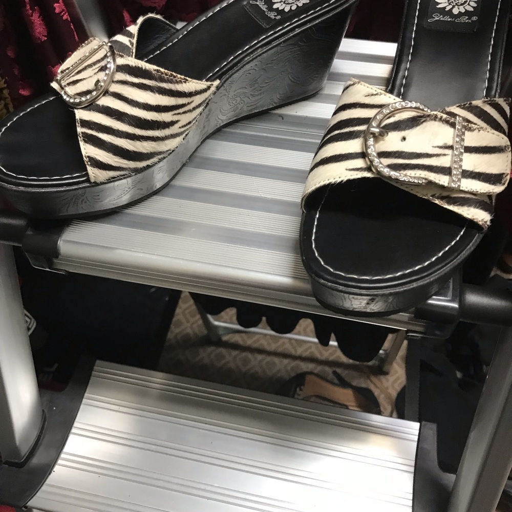 Yellow Box Sandals Zebra Pattern - image 3